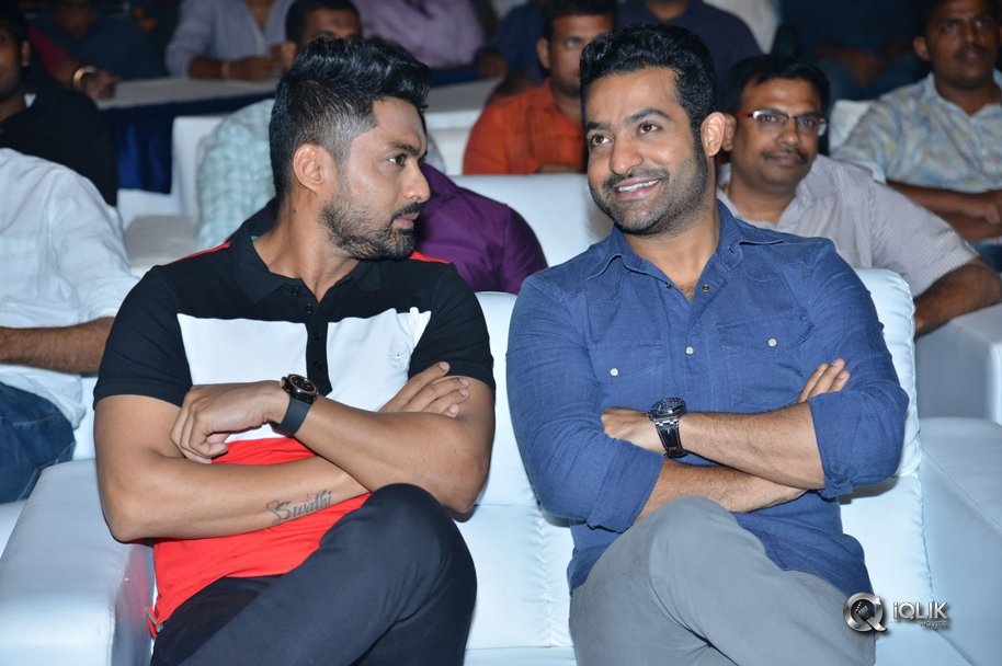 Naa-Nuvve-Pre-Release-Function-Photos